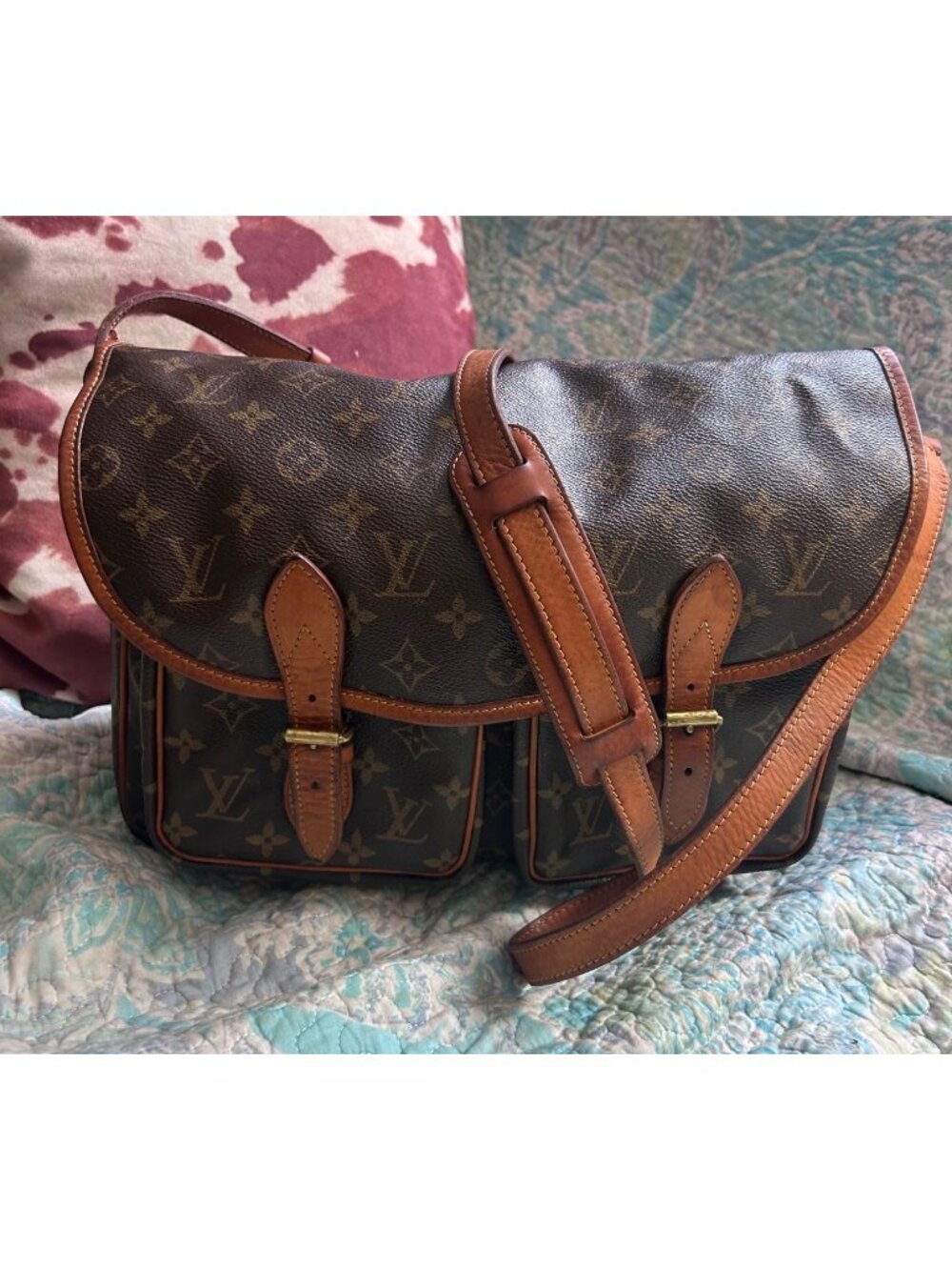 Authentic Louis Vuitton Vintage Monogram Saumur Messenger Crossbody Bag Made in